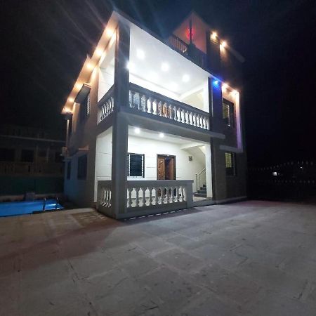 A2Zroomz Aarya Villa 4 Bhk Lonavala Buitenkant foto
